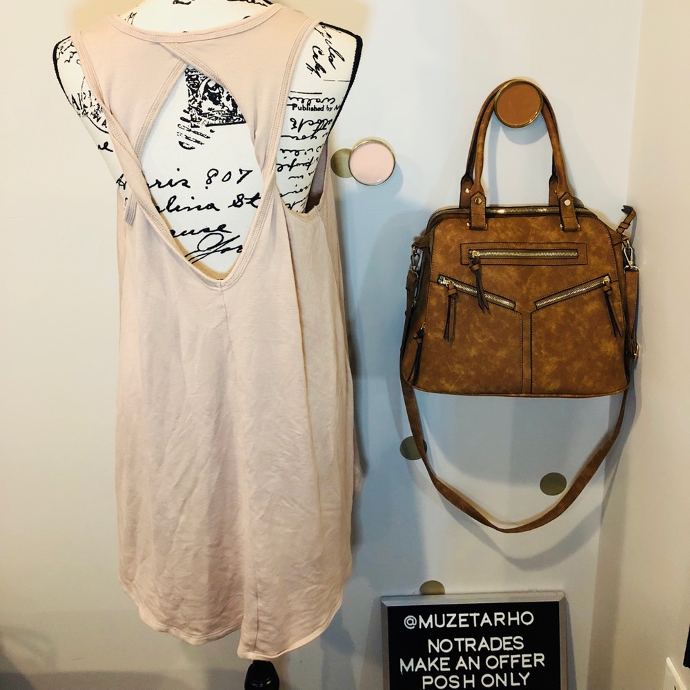 Nude open back dress 💁🏽‍♀️